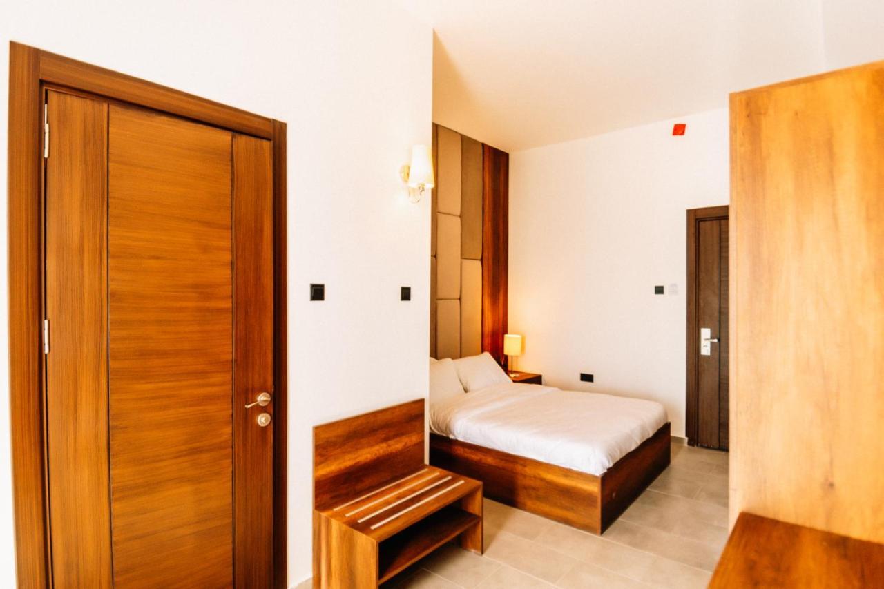 Cezar'S Airport Hotel Nicosia Exterior photo