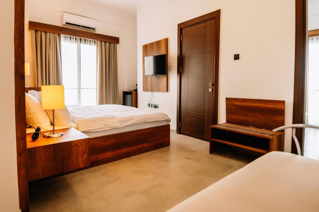 Cezar'S Airport Hotel Nicosia Exterior photo
